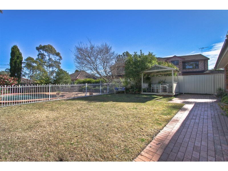 15 Burton Ave, Northmead NSW 2152