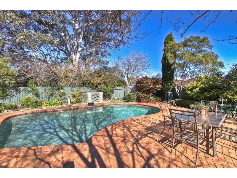 15 Burton Ave, Northmead NSW 2152