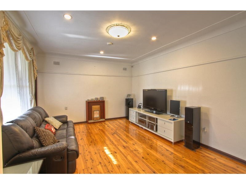 6 Greens Ave, Oatlands NSW 2117