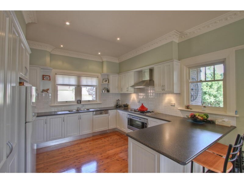 10 Wyena Road, Pendle Hill NSW 2145