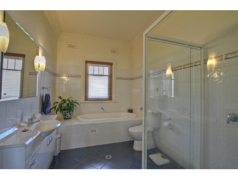 10 Wyena Road, Pendle Hill NSW 2145