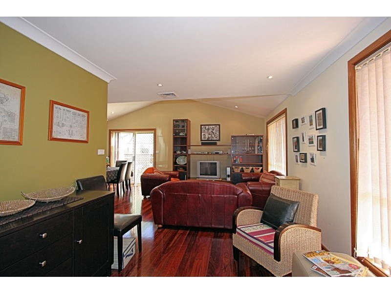 32b  Bulli Road, Toongabbie NSW 2146