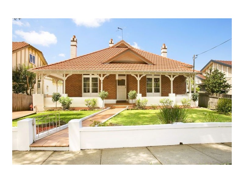 16 Holdsworth Avenue, St Leonards NSW 2065