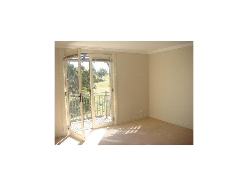 18 Jane Jarvis Way, Macquarie Links NSW 2565