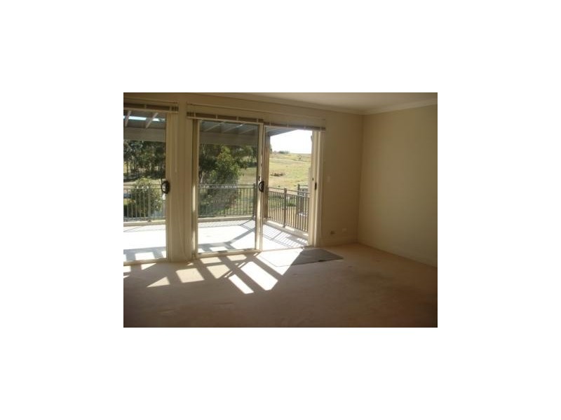 18 Jane Jarvis Way, Macquarie Links NSW 2565