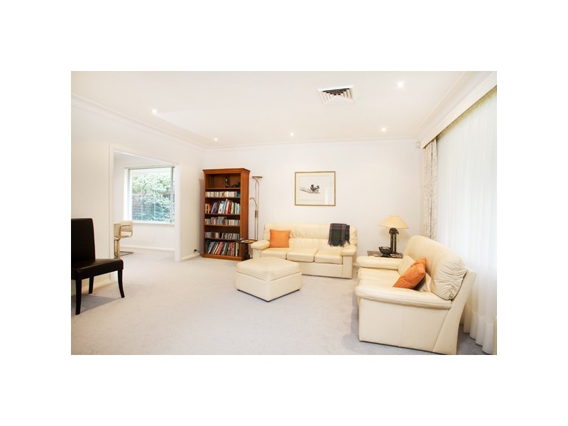 18 Flinders Ave, St Ives NSW 2075