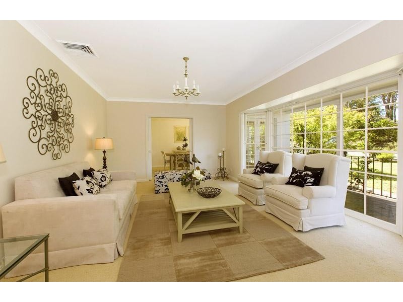 4 Acron Rd, St Ives NSW 2075