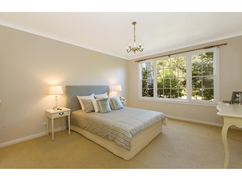 4 Acron Rd, St Ives NSW 2075