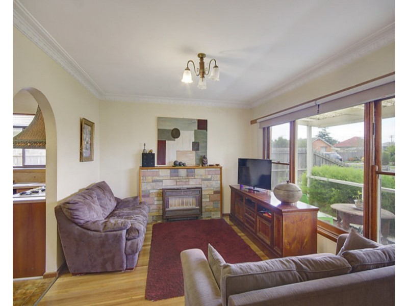 13 Cheltenham Road, Newcomb VIC 3219