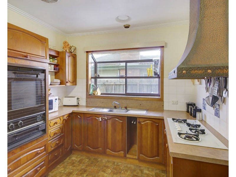 13 Cheltenham Road, Newcomb VIC 3219