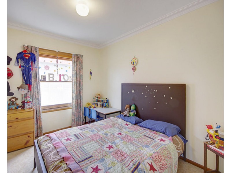 13 Cheltenham Road, Newcomb VIC 3219