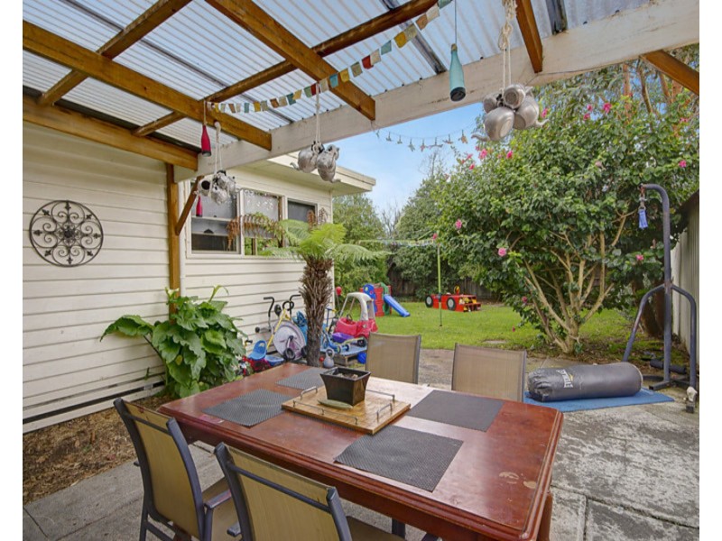 13 Cheltenham Road, Newcomb VIC 3219