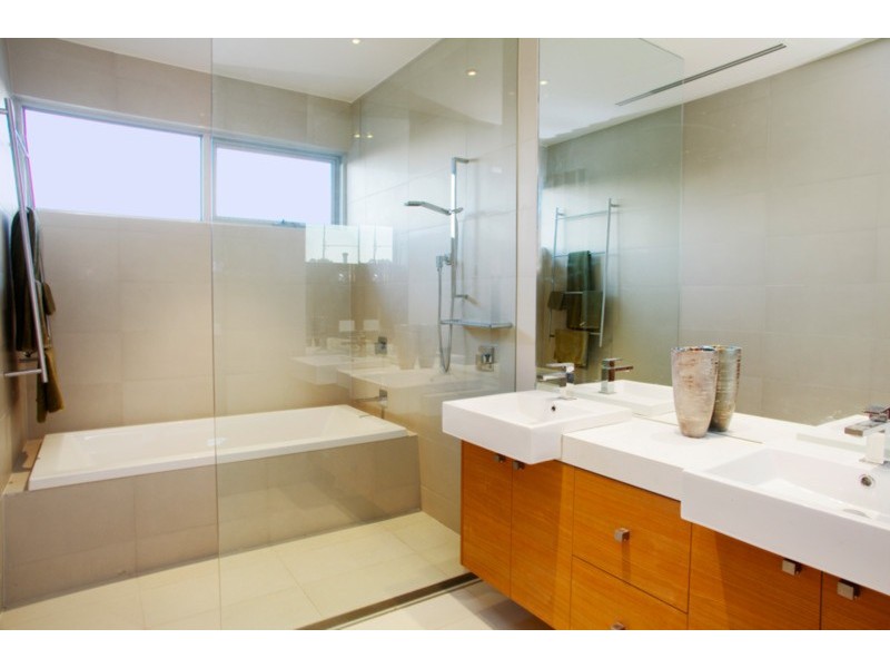 1a Mercer Parade, Newtown VIC 3220