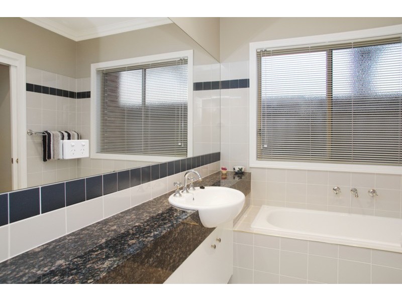 1/38 Vines Road, Hamlyn Heights VIC 3215