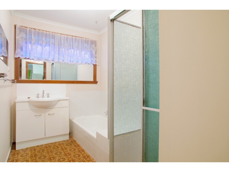 16 Mandama Avenue, Grovedale VIC 3216