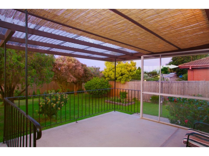 16 Mandama Avenue, Grovedale VIC 3216