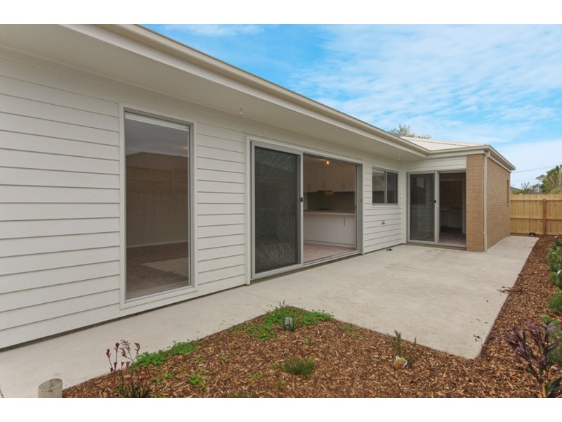 2/53 Pitman Street, Newcomb VIC 3219