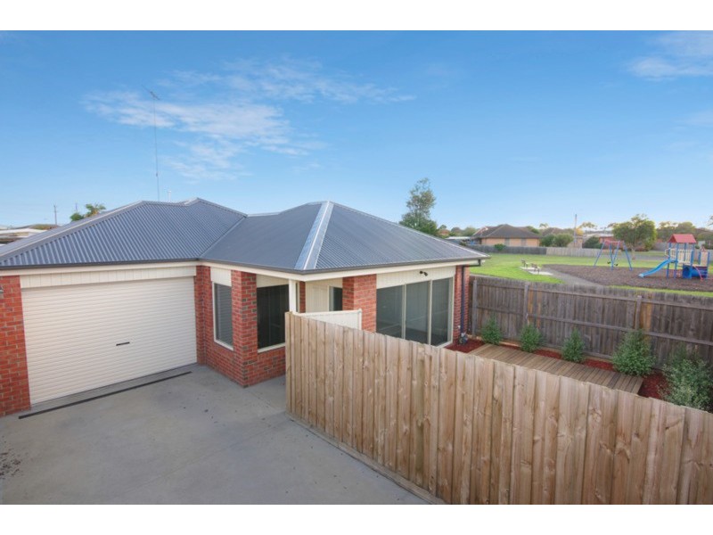 2/6 Solomon Court, Breakwater VIC 3219