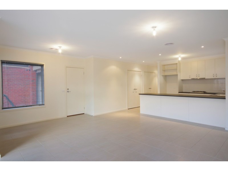2/6 Solomon Court, Breakwater VIC 3219