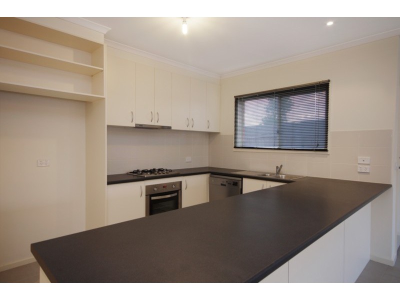 2/6 Solomon Court, Breakwater VIC 3219
