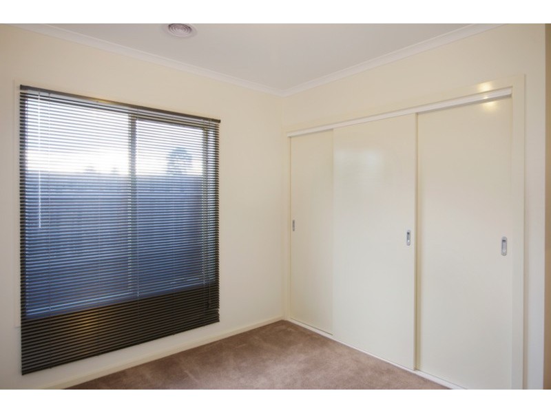 2/6 Solomon Court, Breakwater VIC 3219