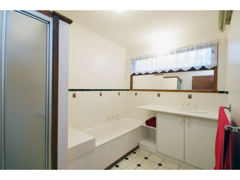 24 Beulah  Street, Hamlyn Heights VIC 3215