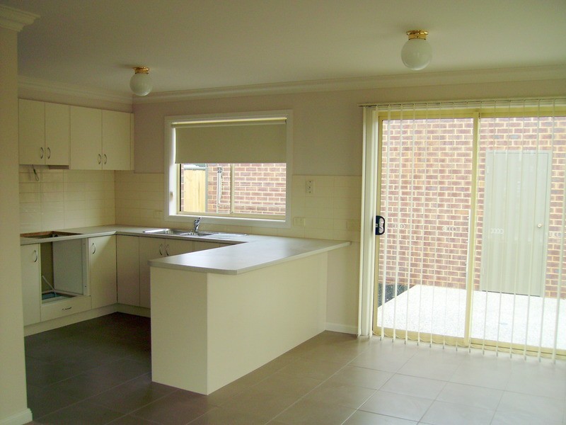 2/103 Matthews  Road, Lovely Banks VIC 3221