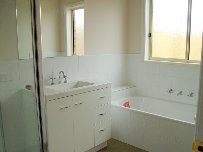 2/103 Matthews  Road, Lovely Banks VIC 3221