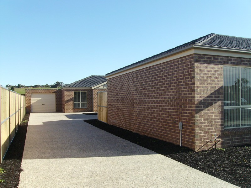 2/103 Matthews Road, Lovely Banks VIC 3221