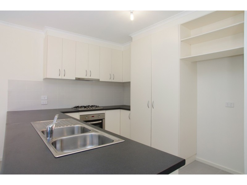 3/6 Solomon  Court, Breakwater VIC 3219
