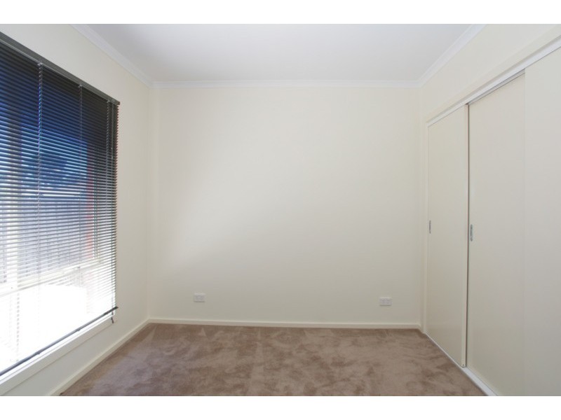 3/6 Solomon  Court, Breakwater VIC 3219