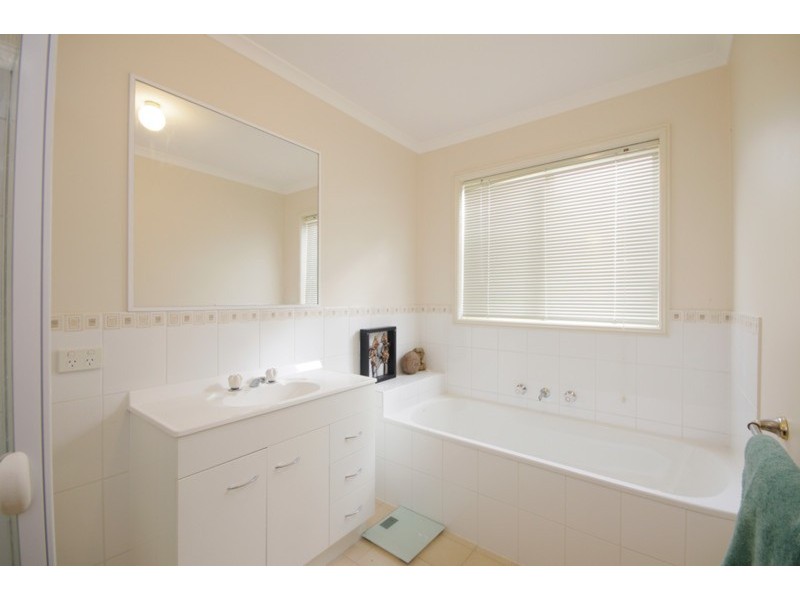 2/41 Daly Boulevard, Highton VIC 3216