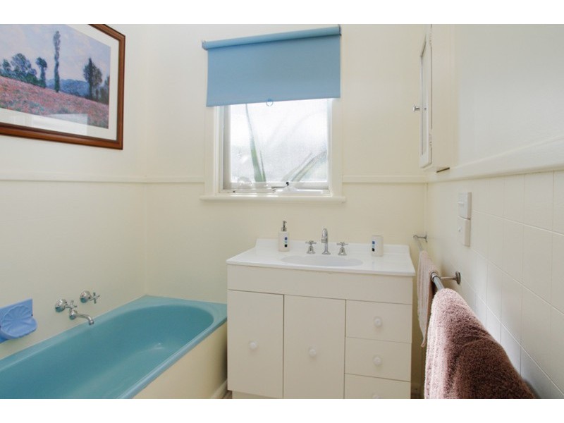 25 Glover Street, Newcomb VIC 3219