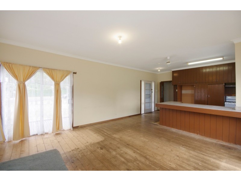 24 Roberts Road, Belmont VIC 3216