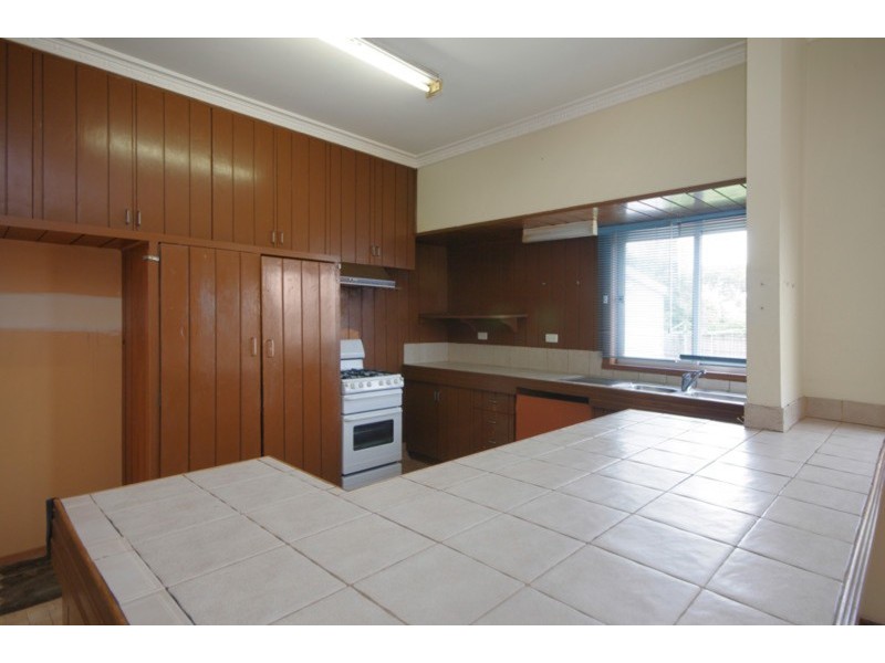 24 Roberts Road, Belmont VIC 3216