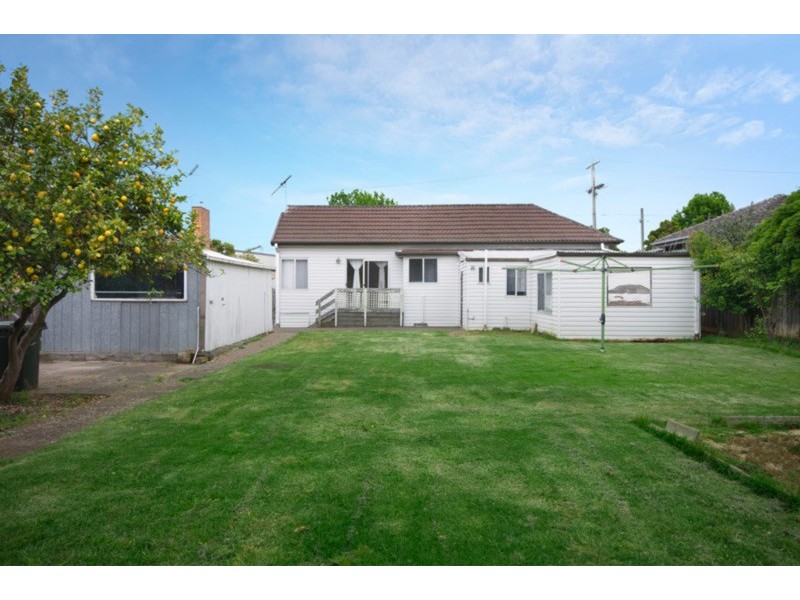 24 Roberts Road, Belmont VIC 3216