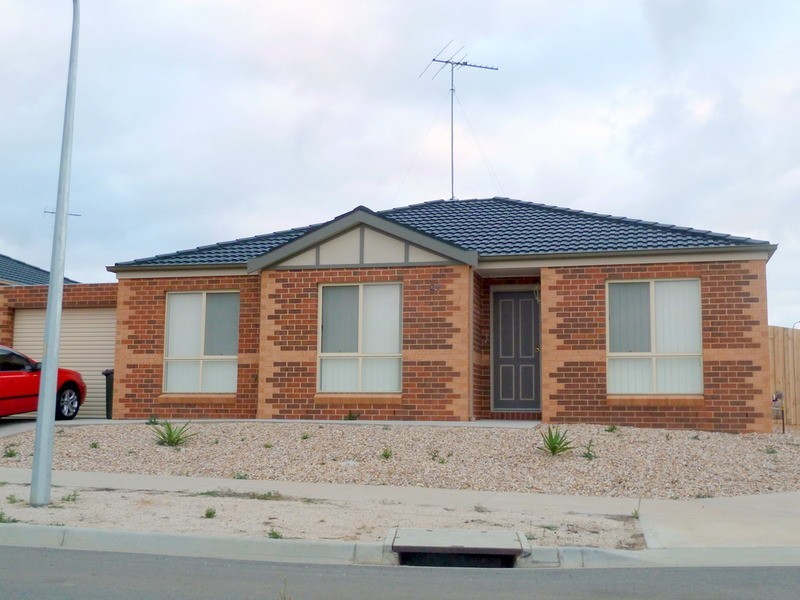 24 Mulholland Crescent, Grovedale VIC 3216