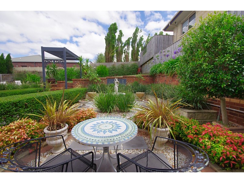 9 Lascelles  Place, Highton VIC 3216