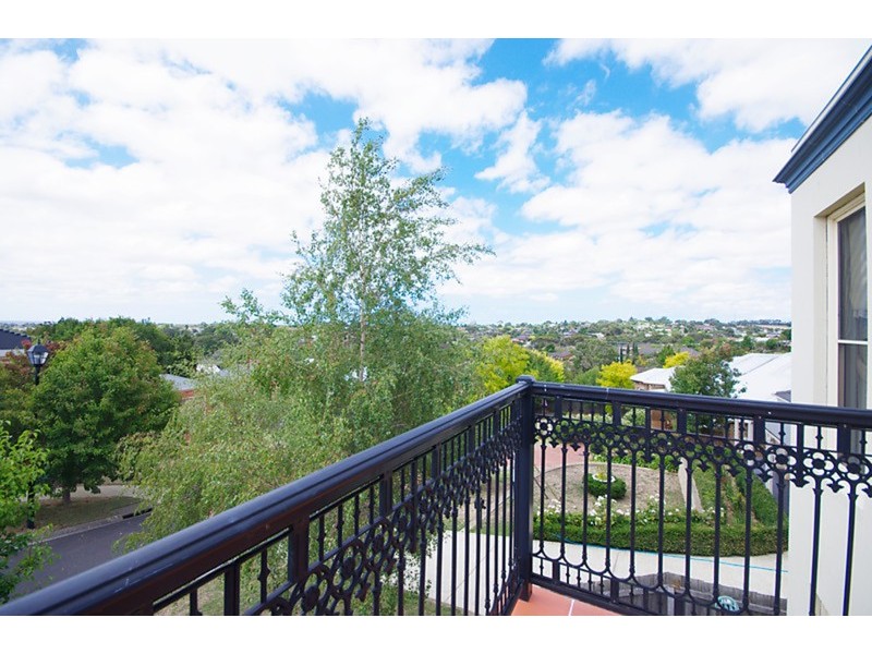 9 Lascelles  Place, Highton VIC 3216