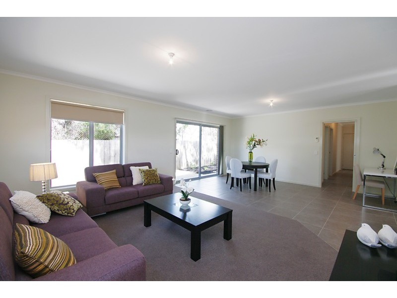 3/4 Karlovac Court, Bell Park VIC 3215