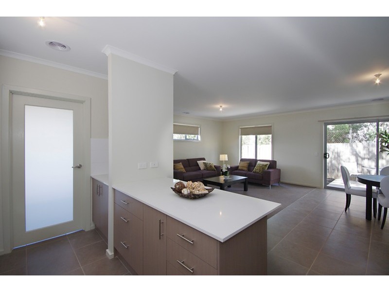 3/4 Karlovac Court, Bell Park VIC 3215