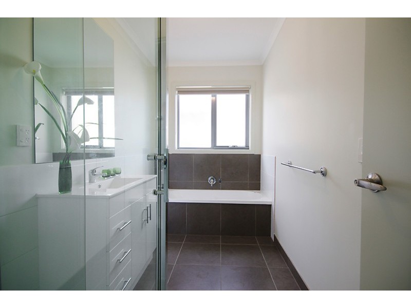 3/4 Karlovac Court, Bell Park VIC 3215