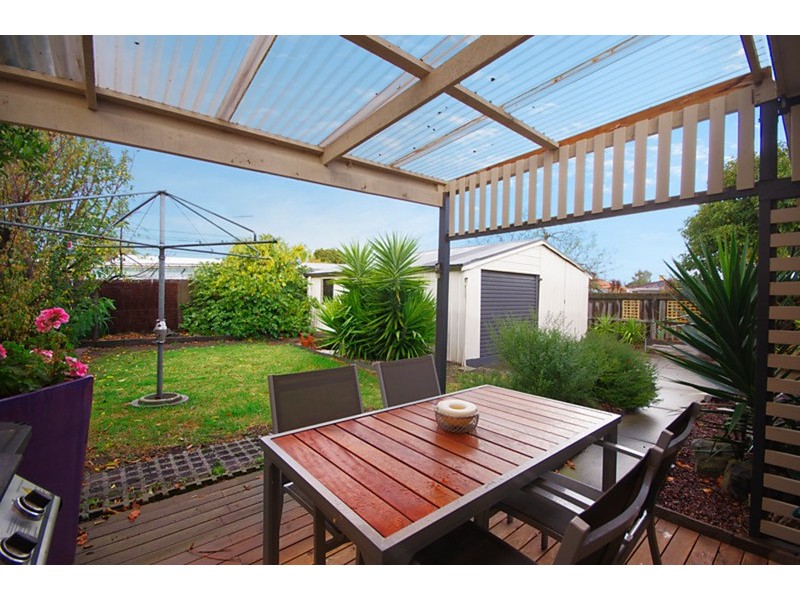 5 Johnston Avenue, Newcomb VIC 3219