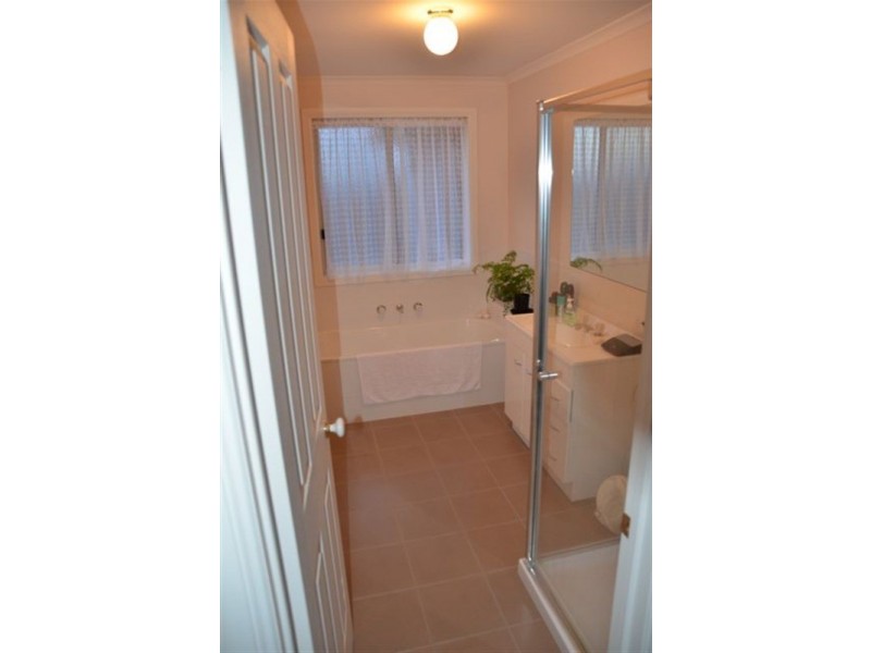 2/58 Warrawee  Road, Leopold VIC 3224