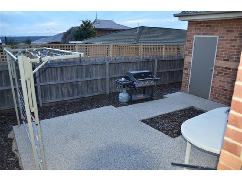 2/58 Warrawee  Road, Leopold VIC 3224