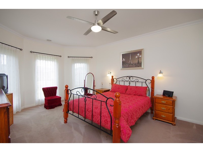 4 Carstairs  Close, Grovedale VIC 3216