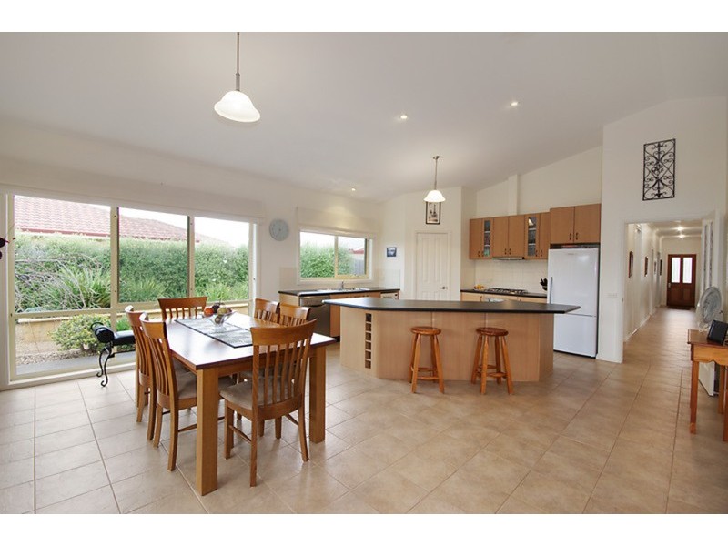 4 Carstairs  Close, Grovedale VIC 3216