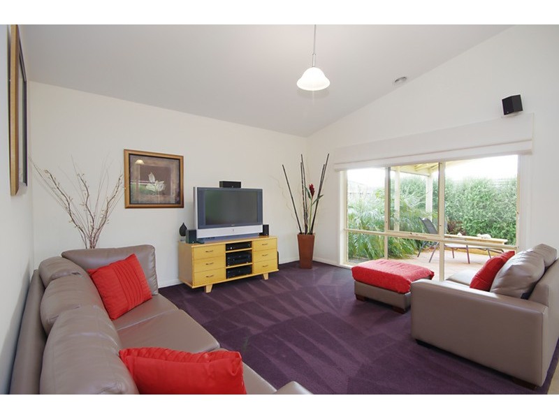 4 Carstairs  Close, Grovedale VIC 3216