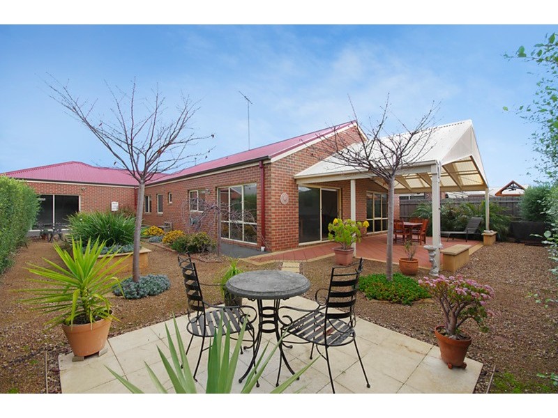 4 Carstairs  Close, Grovedale VIC 3216