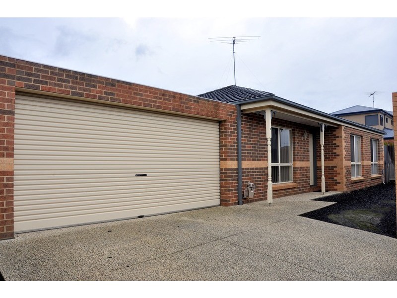 2/17 Thwaites Close, Highton VIC 3216